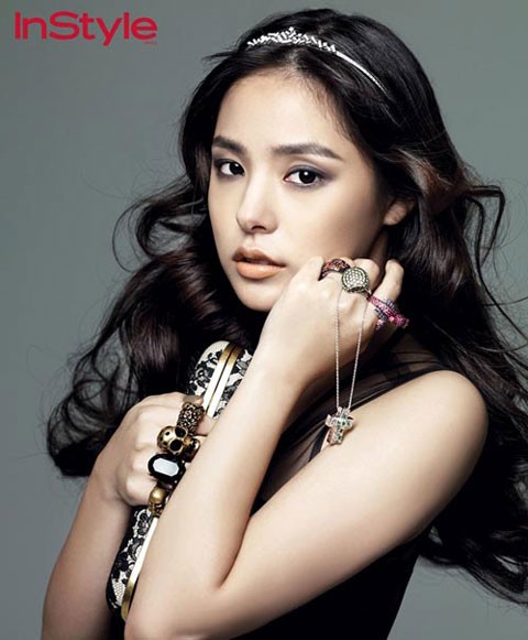 Gambar Foto Min Hyo Rin Berpose Untuk Majalah InStyle