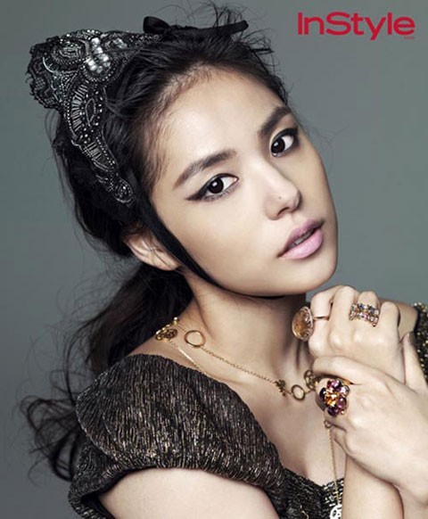 Gambar Foto Min Hyo Rin Berpose Untuk Majalah InStyle