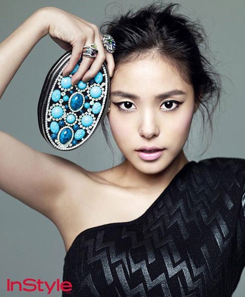 Gambar Foto Min Hyo Rin Berpose Untuk Majalah InStyle