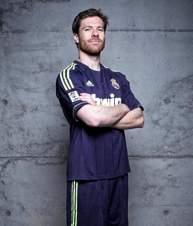 Gambar Foto Xabi Alonso Photoshoot