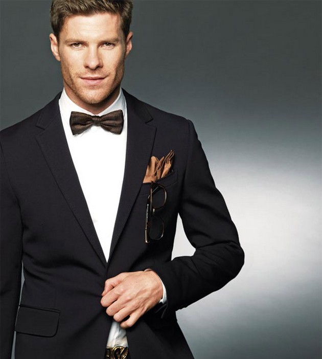 Gambar Foto Xabi Alonso Berpose Untuk Majalah Detlux