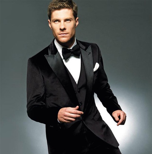 Gambar Foto Xabi Alonso Berpose Untuk Majalah Detlux
