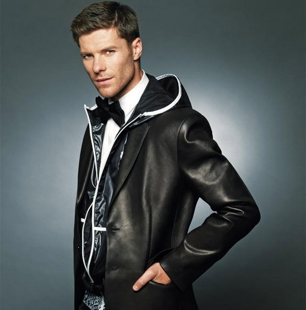 Gambar Foto Xabi Alonso Berpose Untuk Majalah Detlux