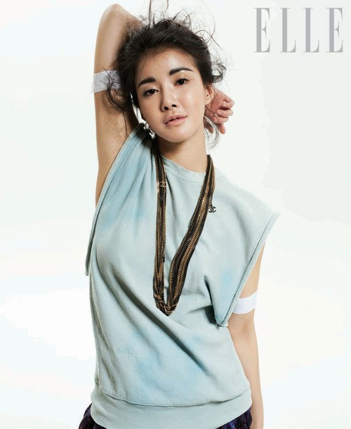 Gambar Foto Lee Si Young di Majalah Elle Edisi Mei 2011