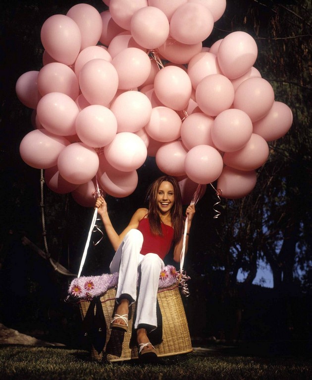 Gambar Foto Amanda Bynes Berpose Untuk Majalah People