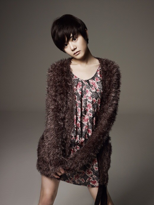Gambar Foto Moon Geun Young Berpose Untuk Promo Iklan Basic House Fashion