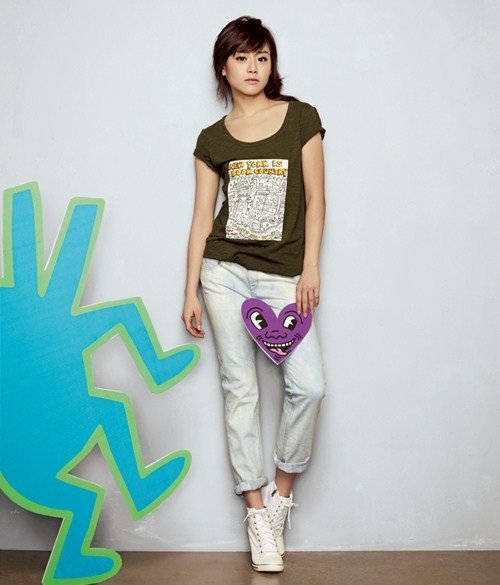 Gambar Foto Moon Geun Young Berpose Untuk Promo Iklan Basic House Fashion