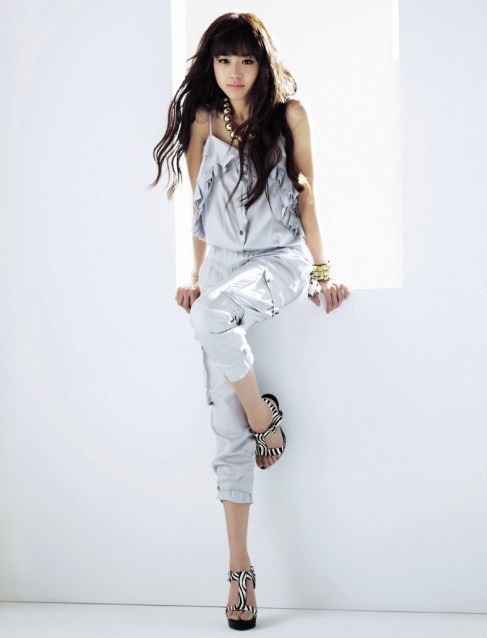 Gambar Foto Moon Geun Young Berpose Untuk Promo Iklan Basic House Fashion
