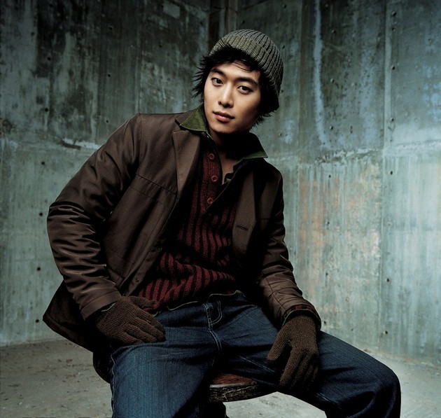 Gambar Foto Kim Jae Won Berpose Untuk Promo Katalog Fashion
