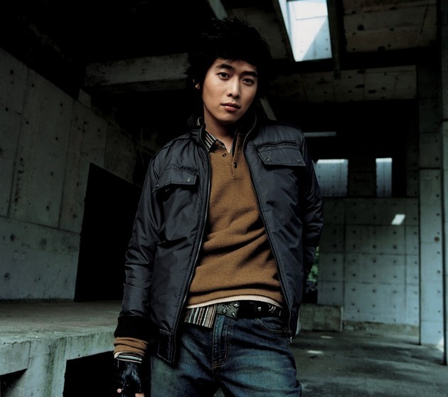 Gambar Foto Kim Jae Won Berpose Untuk Promo Katalog Fashion