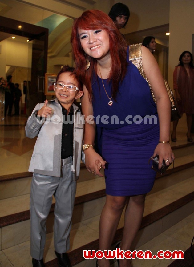 Gambar Foto Daus Mini dan Istri Hadir di Resepsi Pernikahan Okie Agustina dan Gunawan Dwi Cahyo
