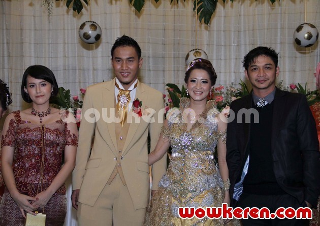 Gambar Foto Pasha dan Istri Hadir di Resepsi Pernikahan Okie Agustina dan Gunawan Dwi Cahyo