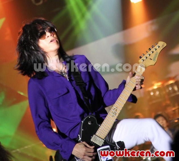 Gambar Foto Penampilan Abdee Negara di Konser 'I Slank U'