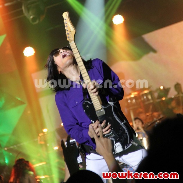 Gambar Foto Penampilan Abdee Negara di Konser 'I Slank U'