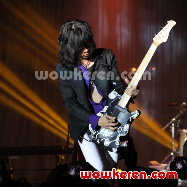 Gambar Foto Penampilan Abdee Negara di Konser 'I Slank U'