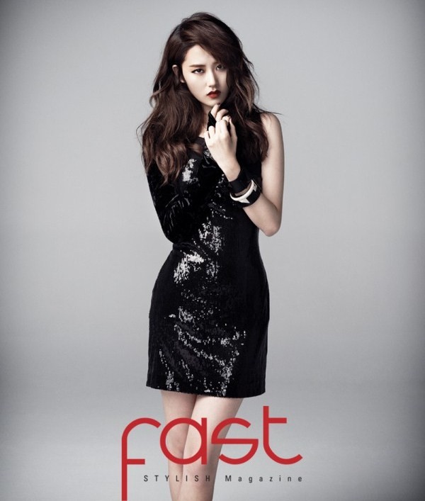 Gambar Foto Gayoon Berpose Untuk Majalah Fast