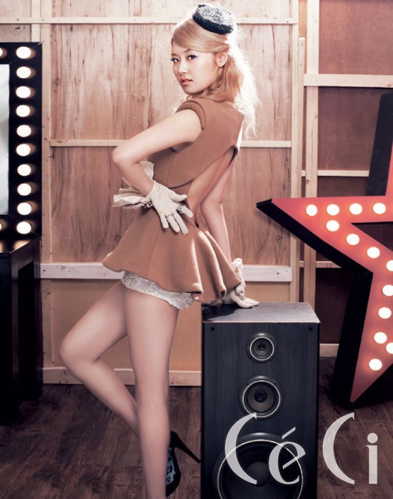 Gambar Foto Gayoon Berpose Untuk Majalah CeCi