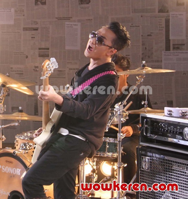 Gambar Foto Gigi Saat Syuting Video Musik 'Aku dan Aku'