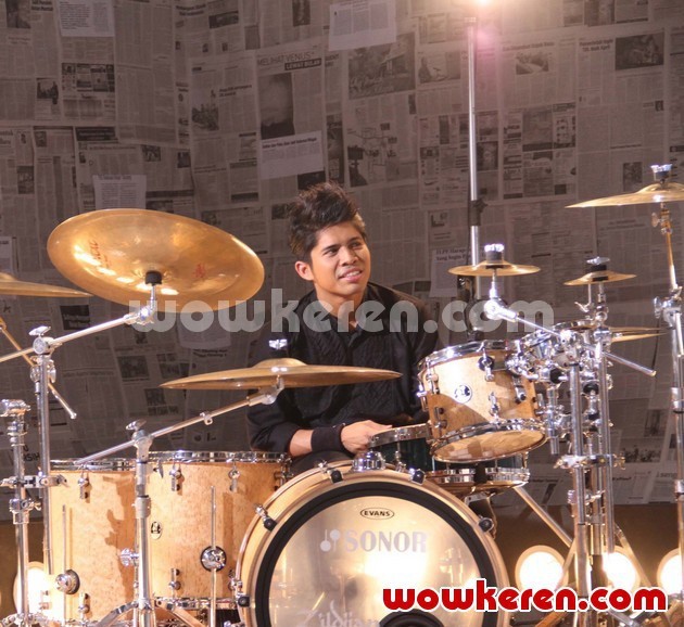 Gambar Foto Gusti Hendy Saat Syuting Video Musik 'Aku dan Aku'