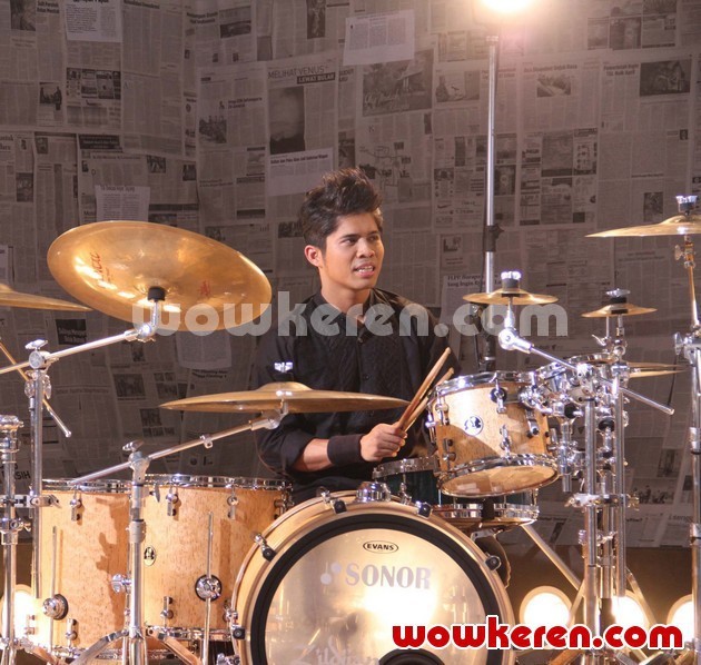 Gambar Foto Gusti Hendy Saat Syuting Video Musik 'Aku dan Aku'