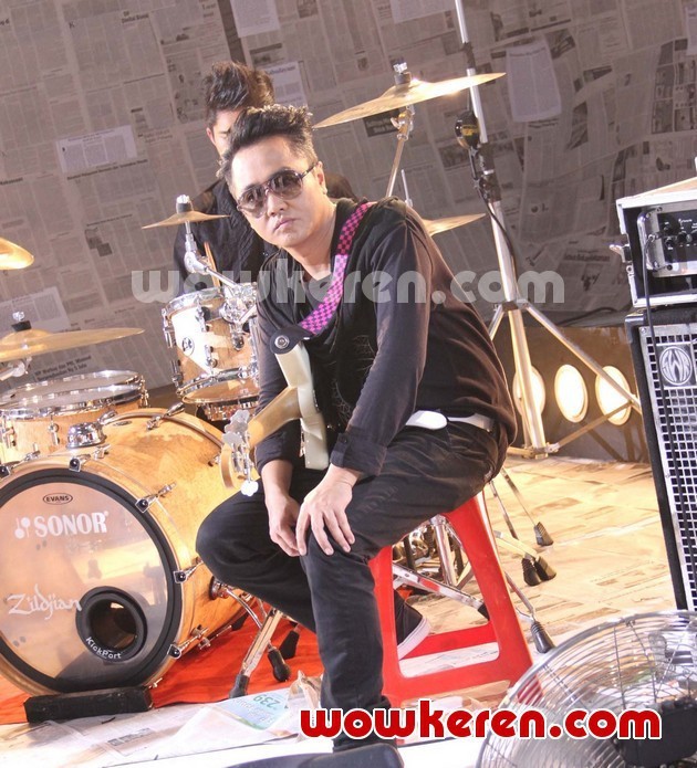 Gambar Foto Gigi Saat Syuting Video Musik 'Aku dan Aku'