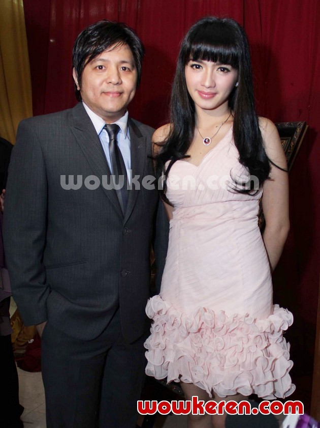 Gambar Foto Angel Karamoy Hadir di Resepsi Pernikahan Astrid Tiar