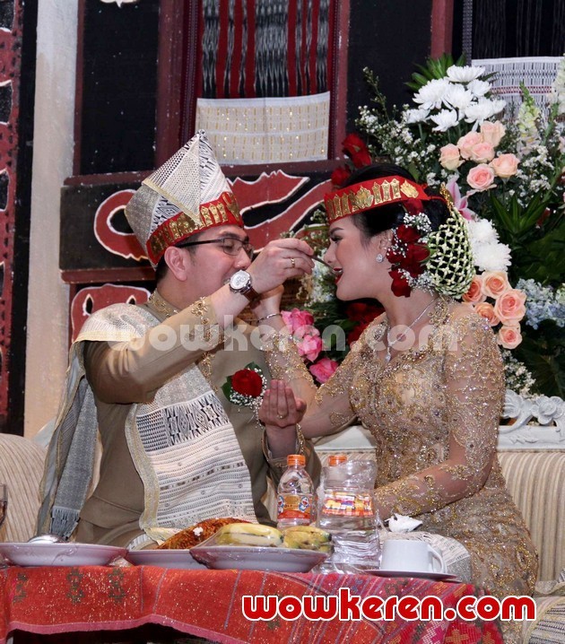 Gambar Foto Upacara Adat Pernikahan Astrid Tiar dan Gerhard Reinaldi