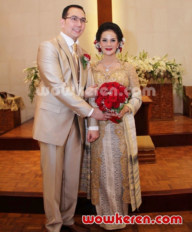 Gambar Foto Pemberkatan Pernikahan Astrid Tiar dan Gerhard Reinaldi