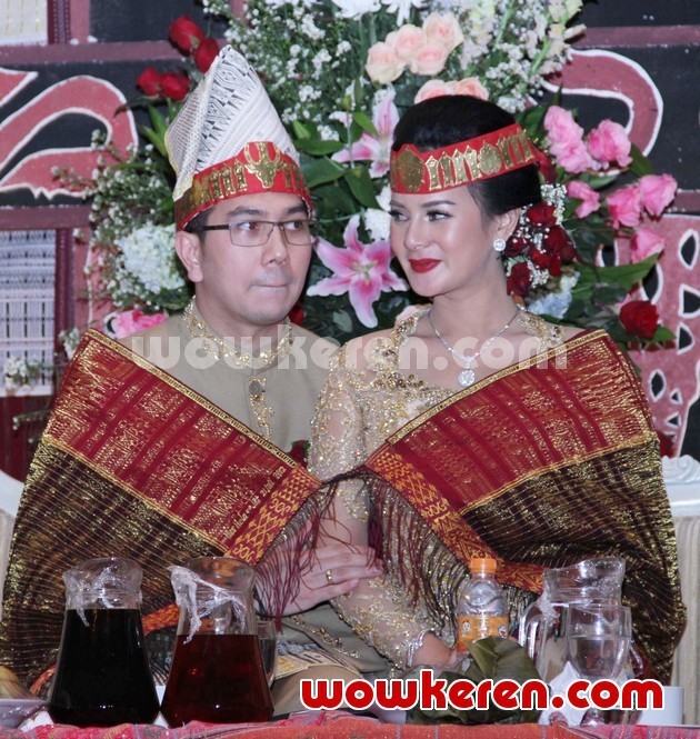 Gambar Foto Upacara Adat Pernikahan Astrid Tiar dan Gerhard Reinaldi
