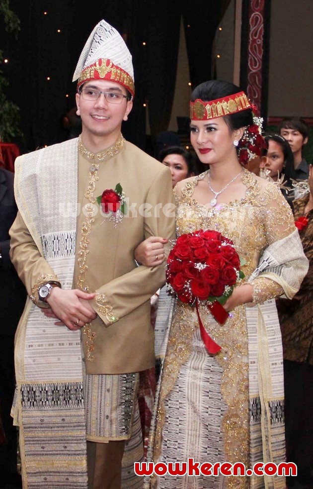 Gambar Foto Upacara Adat Pernikahan Astrid Tiar dan Gerhard Reinaldi