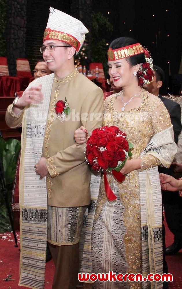 Gambar Foto Upacara Adat Pernikahan Astrid Tiar dan Gerhard Reinaldi