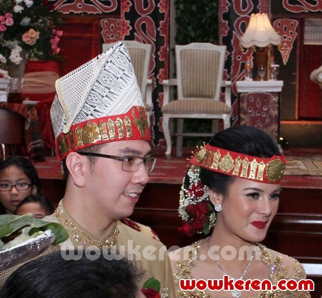 Gambar Foto Upacara Adat Pernikahan Astrid Tiar dan Gerhard Reinaldi