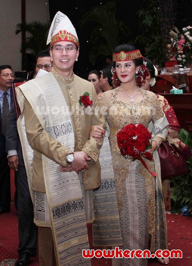 Gambar Foto Upacara Adat Pernikahan Astrid Tiar dan Gerhard Reinaldi