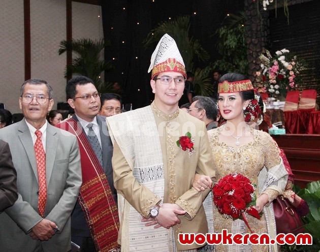 Gambar Foto Upacara Adat Pernikahan Astrid Tiar dan Gerhard Reinaldi