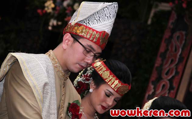 Gambar Foto Upacara Adat Pernikahan Astrid Tiar dan Gerhard Reinaldi