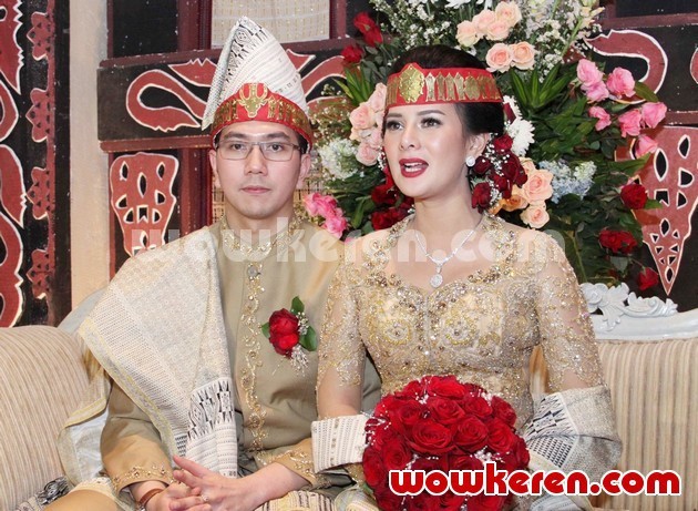 Gambar Foto Upacara Adat Pernikahan Astrid Tiar dan Gerhard Reinaldi