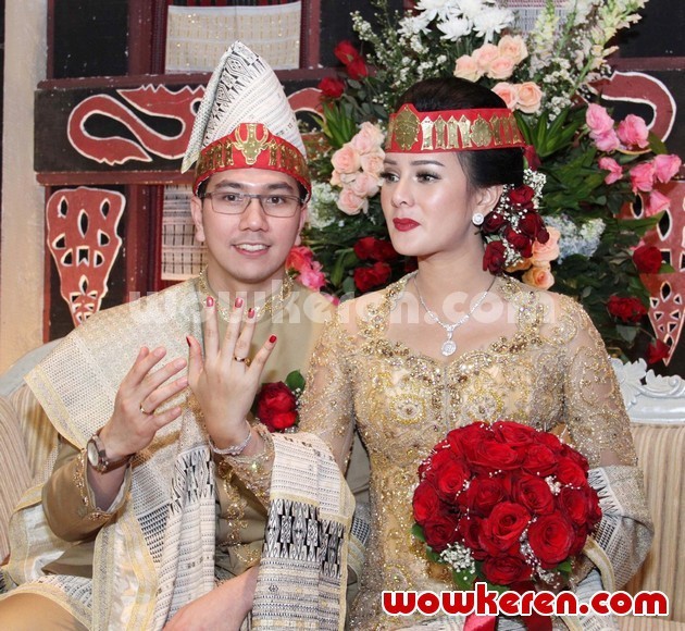 Gambar Foto Upacara Adat Pernikahan Astrid Tiar dan Gerhard Reinaldi