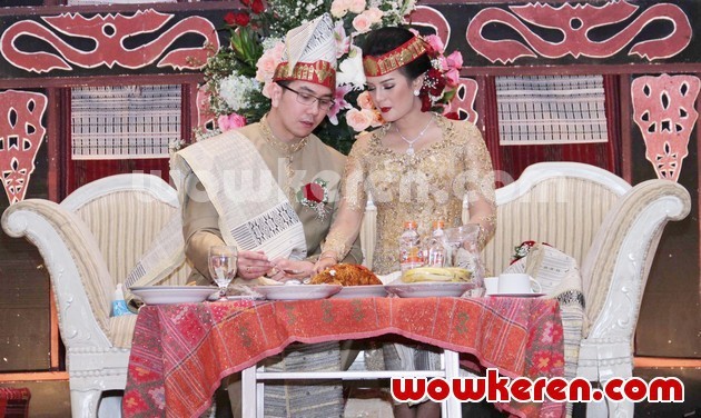 Gambar Foto Upacara Adat Pernikahan Astrid Tiar dan Gerhard Reinaldi