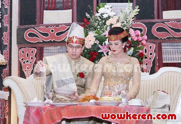 Gambar Foto Upacara Adat Pernikahan Astrid Tiar dan Gerhard Reinaldi