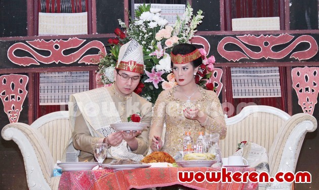 Gambar Foto Upacara Adat Pernikahan Astrid Tiar dan Gerhard Reinaldi