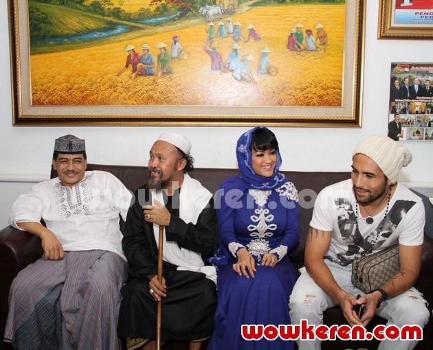 Gambar Foto Angkasa, Habib, Julia dan Gaston Saat Ditemui di Gedung BNN