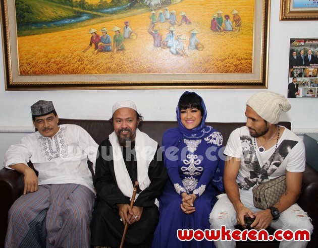Gambar Foto Angkasa, Habib, Julia dan Gaston Saat Ditemui di Gedung BNN