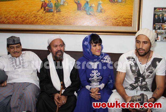 Gambar Foto Angkasa, Habib, Julia dan Gaston Saat Ditemui di Gedung BNN