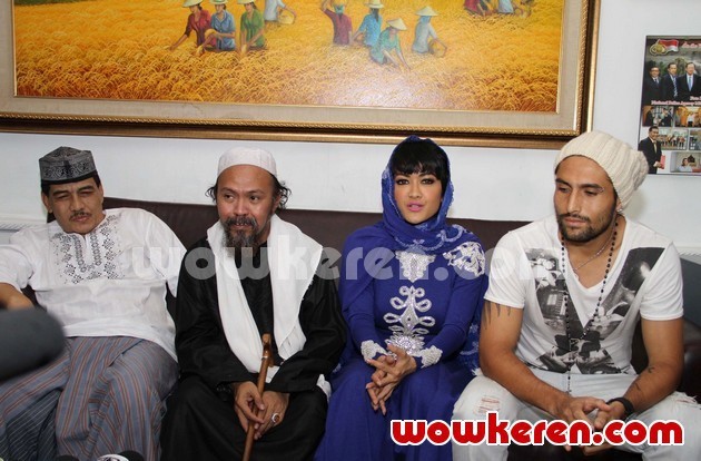 Gambar Foto Angkasa, Habib, Julia dan Gaston Saat Ditemui di Gedung BNN