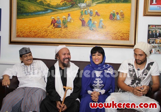 Gambar Foto Angkasa, Habib, Julia dan Gaston Saat Ditemui di Gedung BNN