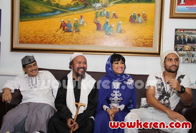 Gambar Foto Angkasa, Habib, Julia dan Gaston Saat Ditemui di Gedung BNN