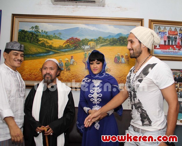 Gambar Foto Angkasa, Habib, Julia dan Gaston Saat Ditemui di Gedung BNN