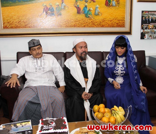 Gambar Foto Angkasa Jaya, Habib Abdurrahman dan Julia Perez Saat Ditemui di Gedung BNN