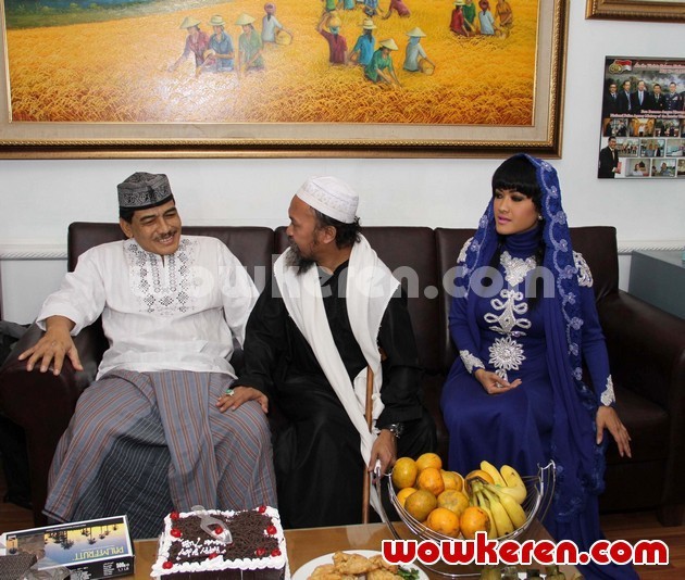 Gambar Foto Angkasa Jaya, Habib Abdurrahman dan Julia Perez Saat Ditemui di Gedung BNN