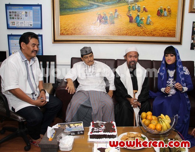 Gambar Foto Angkasa Jaya, Habib Abdurrahman dan Julia Perez Saat Ditemui di Gedung BNN